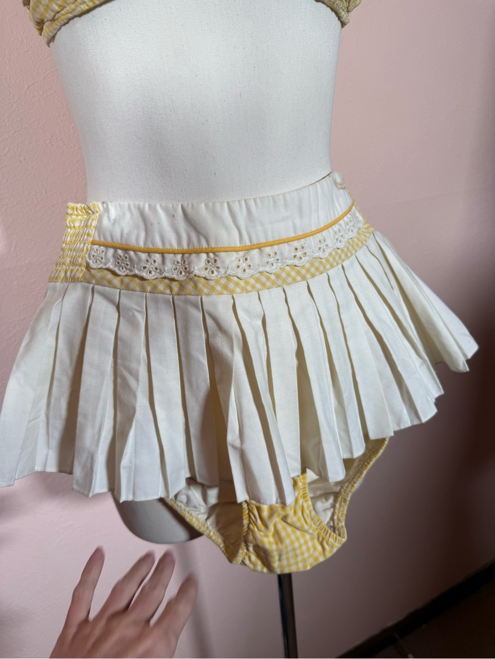 Vintage 1950’s yellow gingham Skirted two piece swimsuit Pinup girl Small - Picture 15 of 17
